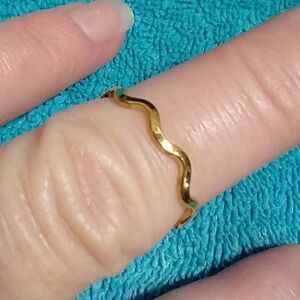 Elegant Gold Wave Ring vintage